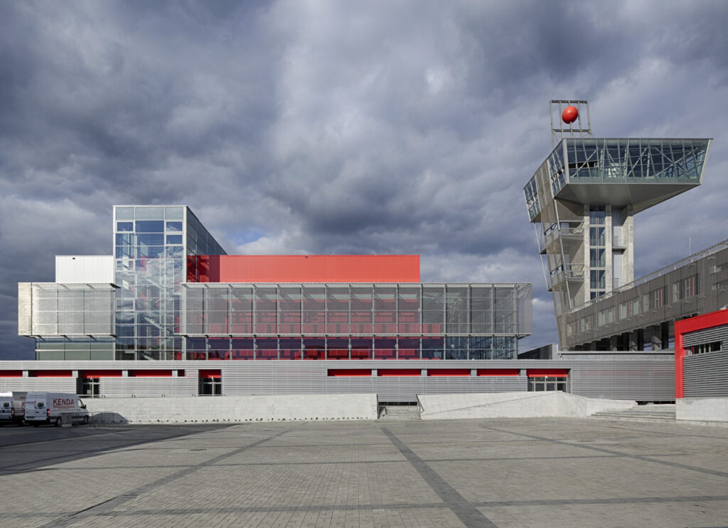 JLA BUDYNEK KONGRESOWY TARGÓW